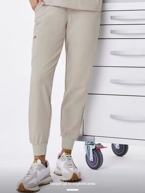 Figs Women's Jogger Scrub Pants in Bone
